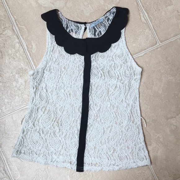 Scalloped collar lace top
